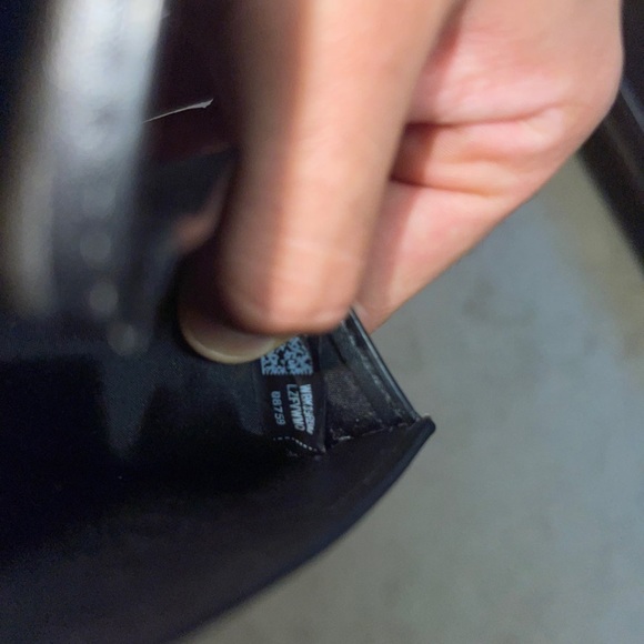 Michael Kors: Black Harrison Crossgrain Slim Billfold Leather Wallet - Picture 5 of 5